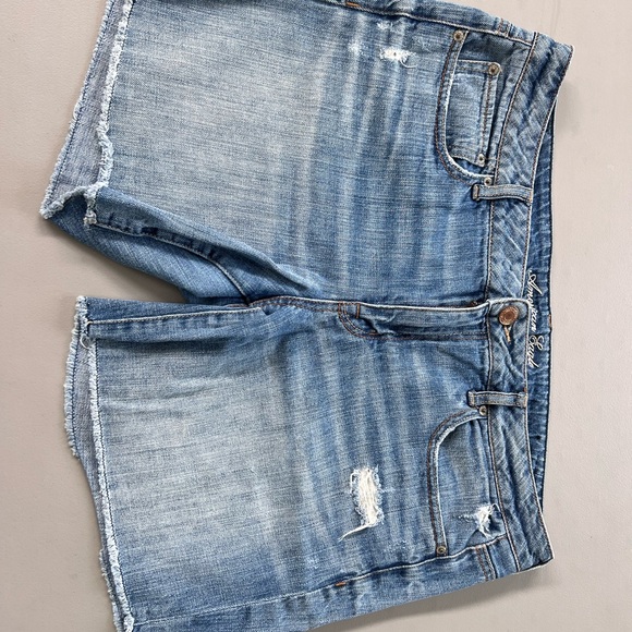 American Eagle Outfitters Light Blue Distressed Jean Shorts - Picture 1 of 2
